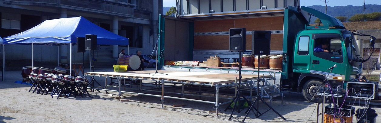 屋外イベント設営（ステージ、音響）